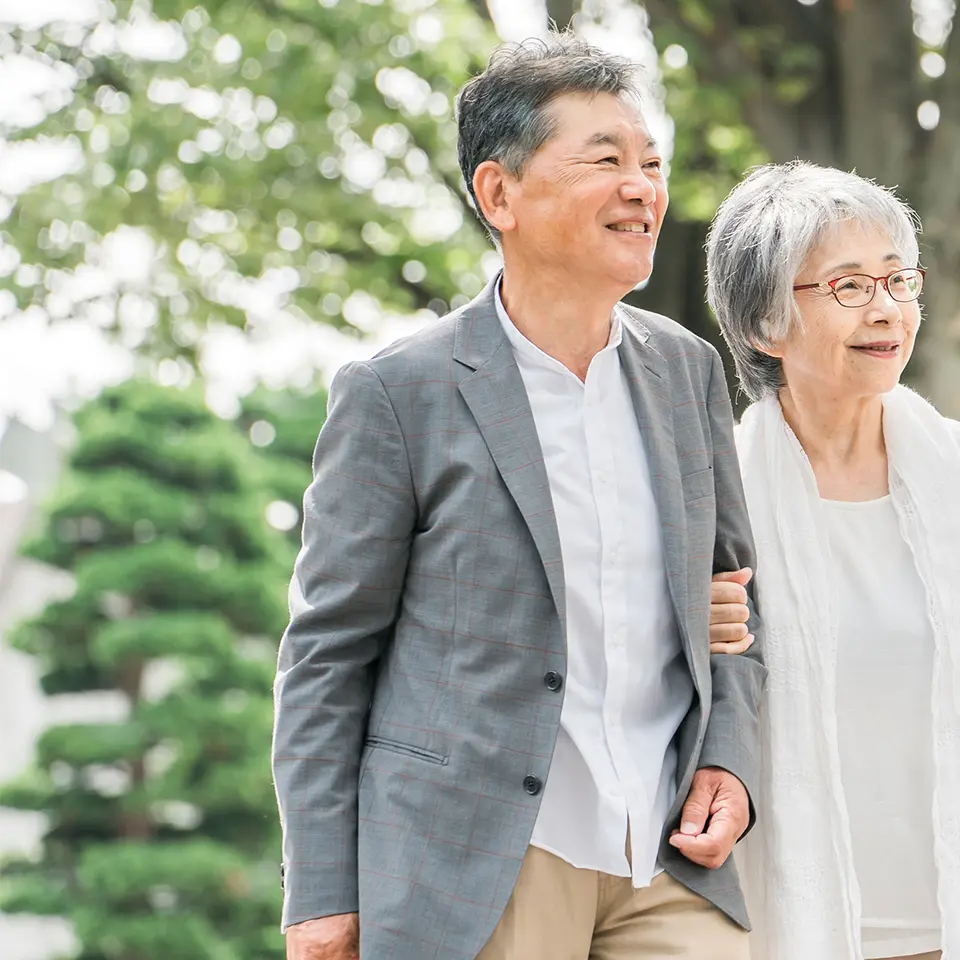 外出を楽しむシニア夫婦